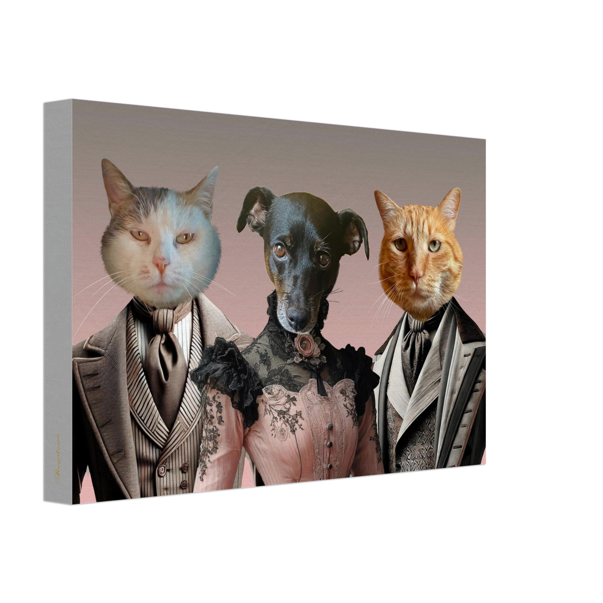 Trois animaux anthropomorphes vêtus de costumes victoriens : un chat blanc et gris en costume trois-pièces gris, un petit chien noir en robe rose ornée de dentelle noire, et un chat roux en redingote beige sur fond rose pâle.
