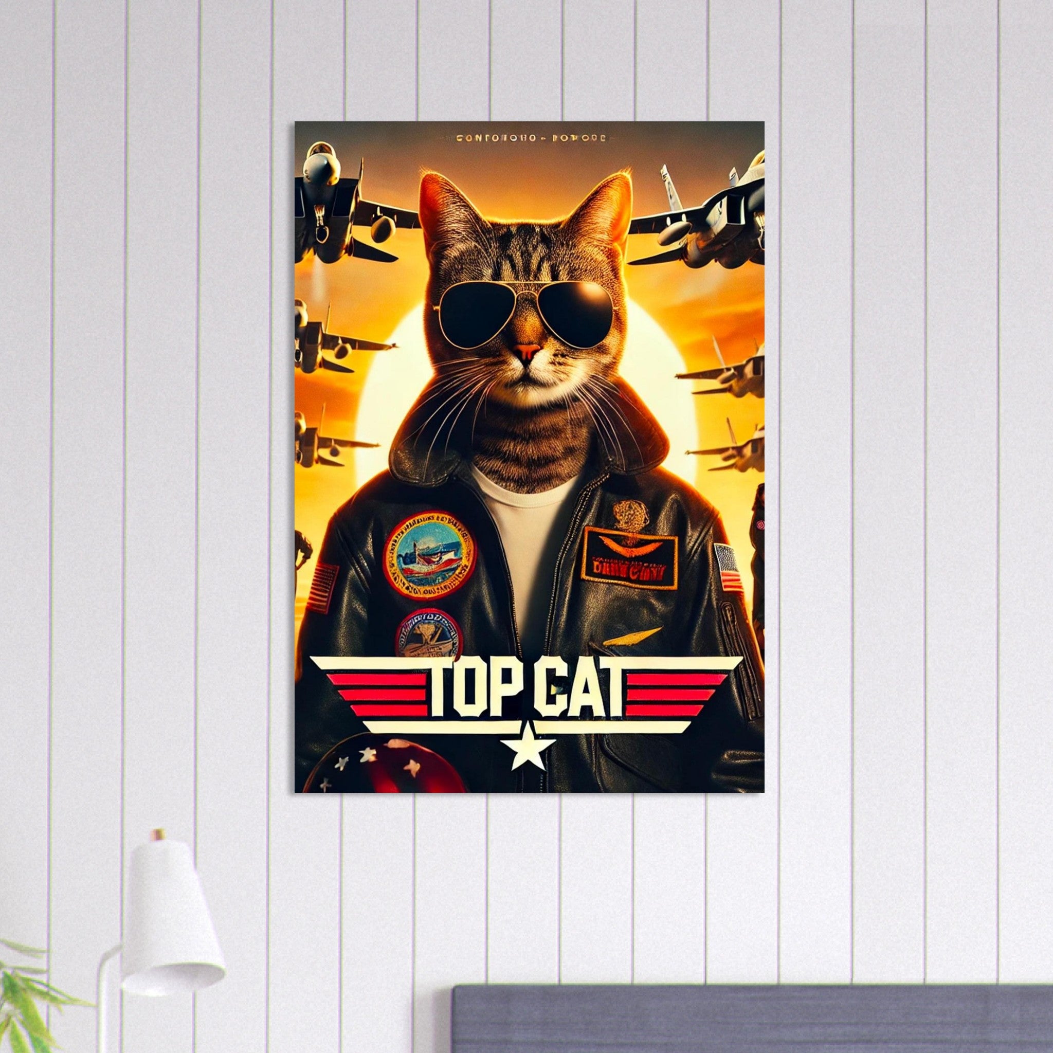 Affiche “Top Cat” : chat pilote anthropomorphe en blouson de cuir et lunettes aviateur, écussons accrocheurs, formation d’avions de chasse au coucher de soleil derrière lui.