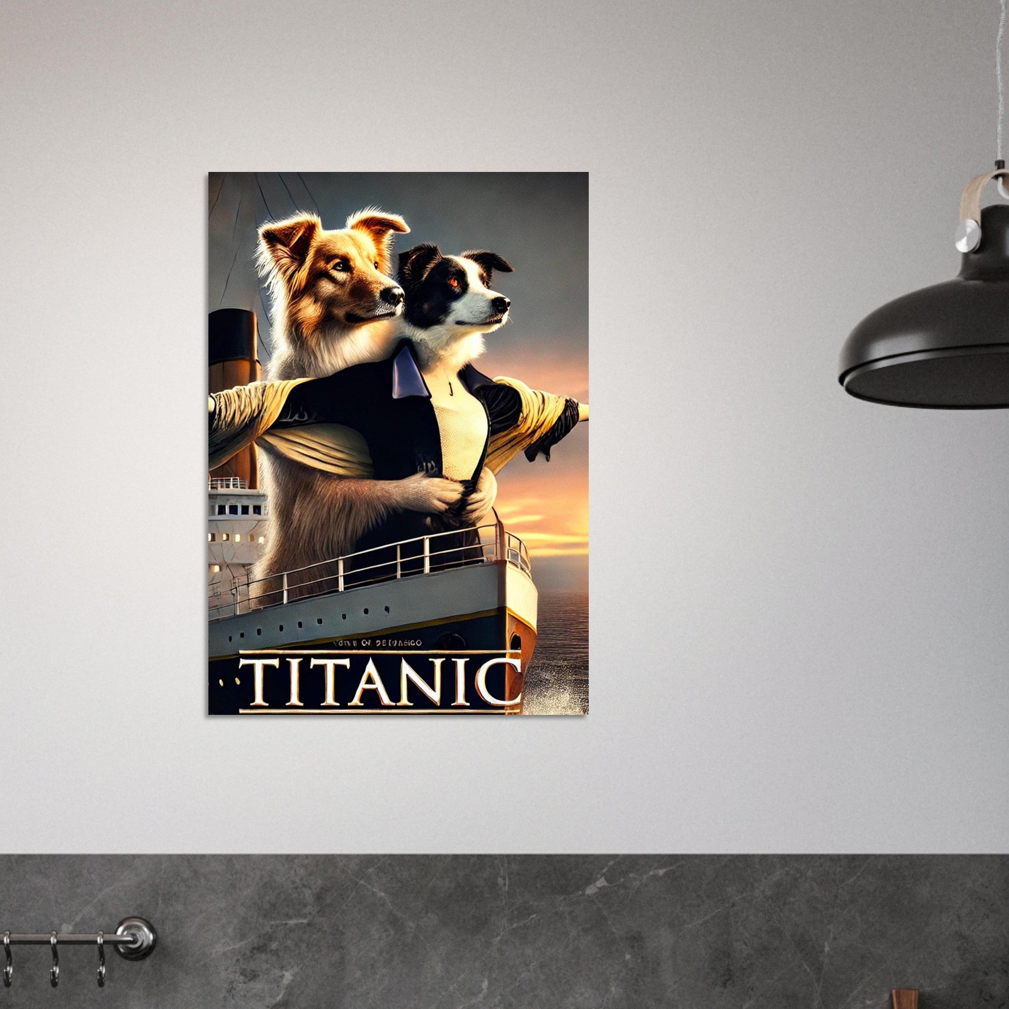 Parodie d’affiche Titanic avec deux chiens en costumes de Jack et Rose à la proue du paquebot au coucher du soleil.