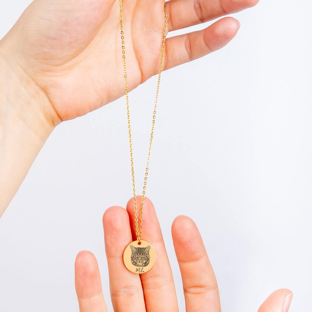 Collier gravé avec photo chat, personnalisé, gravé en France, cadeau unique pour amoureux des animaux.