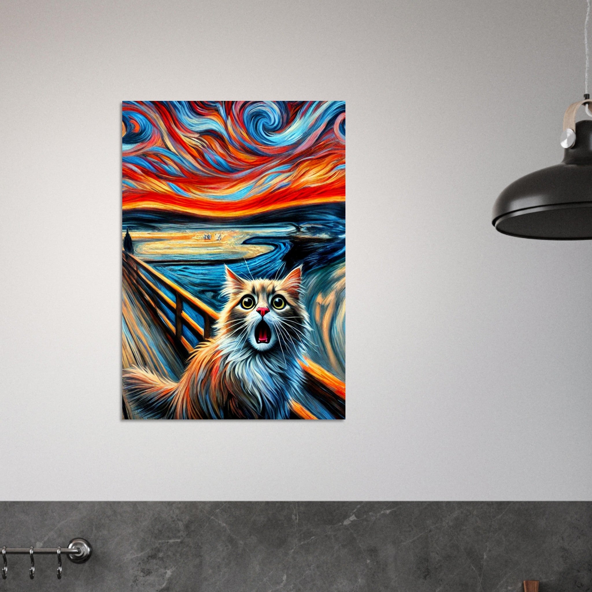 Tableau expressionniste d’un chat hurlant aux yeux écarquillés sur un pont devant un ciel tourbillonnant rouge et bleu