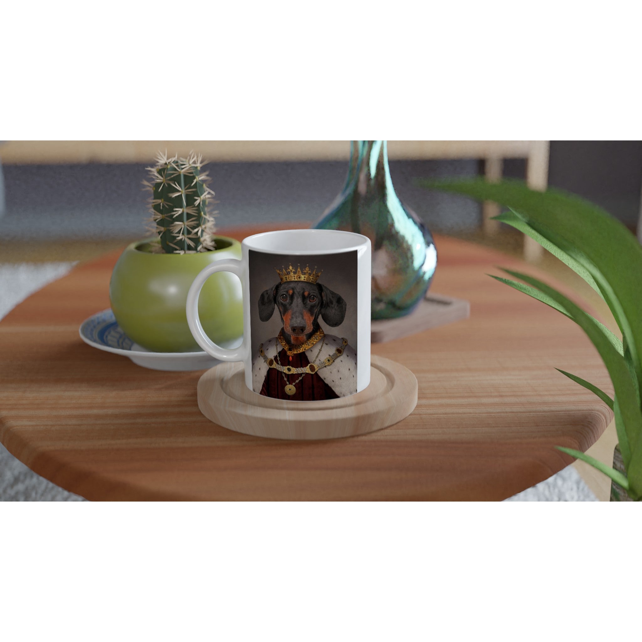 Mug en céramique avec portrait d'animal en costume royal sur table, imprimé en France, design élégant, décoration intérieure.