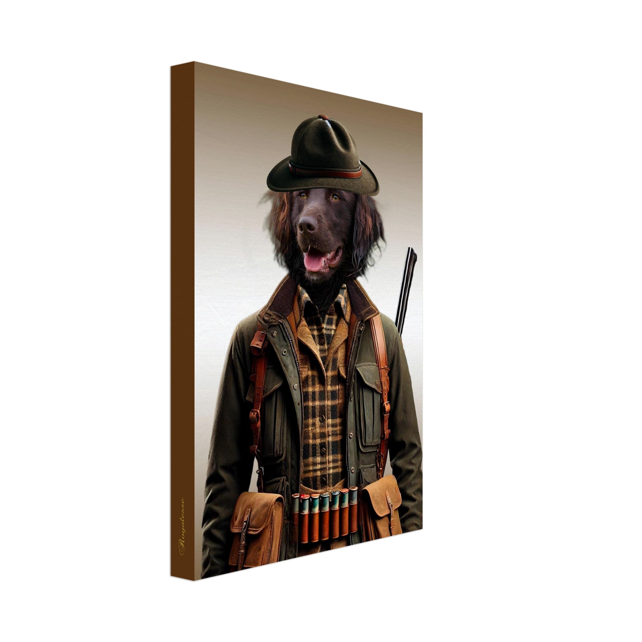 Portrait sur toile d’un chien brun anthropomorphe habillé en chasseur avec un chapeau feutre, une veste kaki, une cartouchière de cartouches et un fusil sur l’épaule.