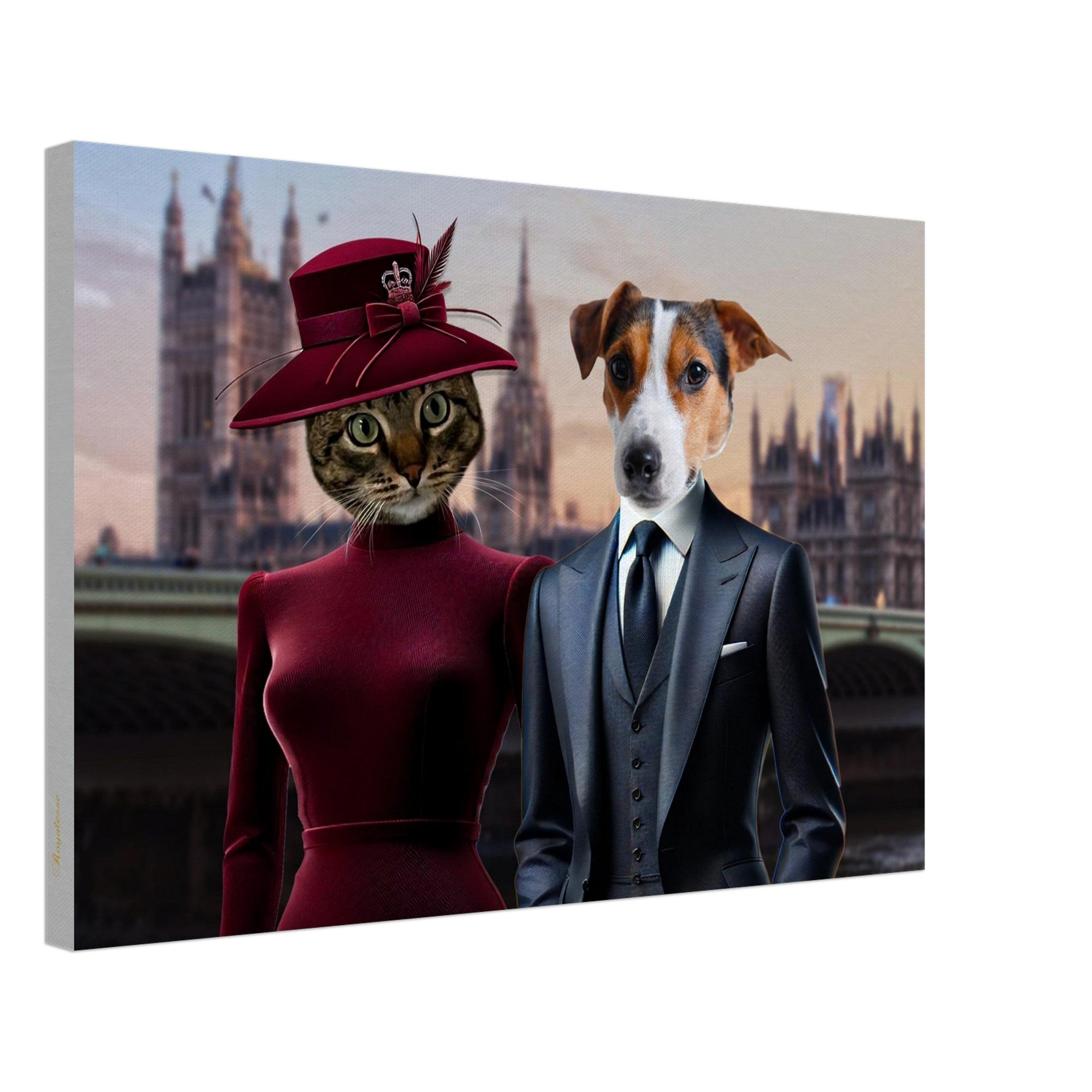 Femme-chat élégante en robe bordeaux et chapeau sophistiqué aux côtés d’un chien en costume trois-pièces devant le Parlement de Londres au crépuscule