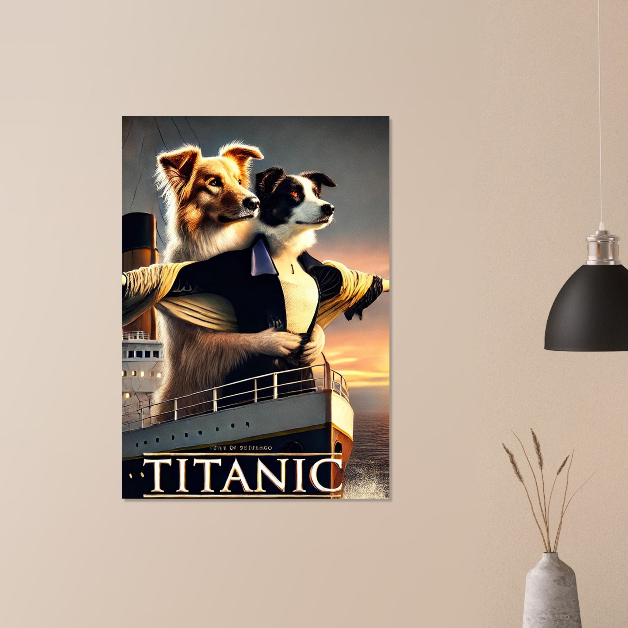 Deux chiens en costume imitant la scène culte du Titanic bras écartés à l’avant du paquebot sous un coucher de soleil calme