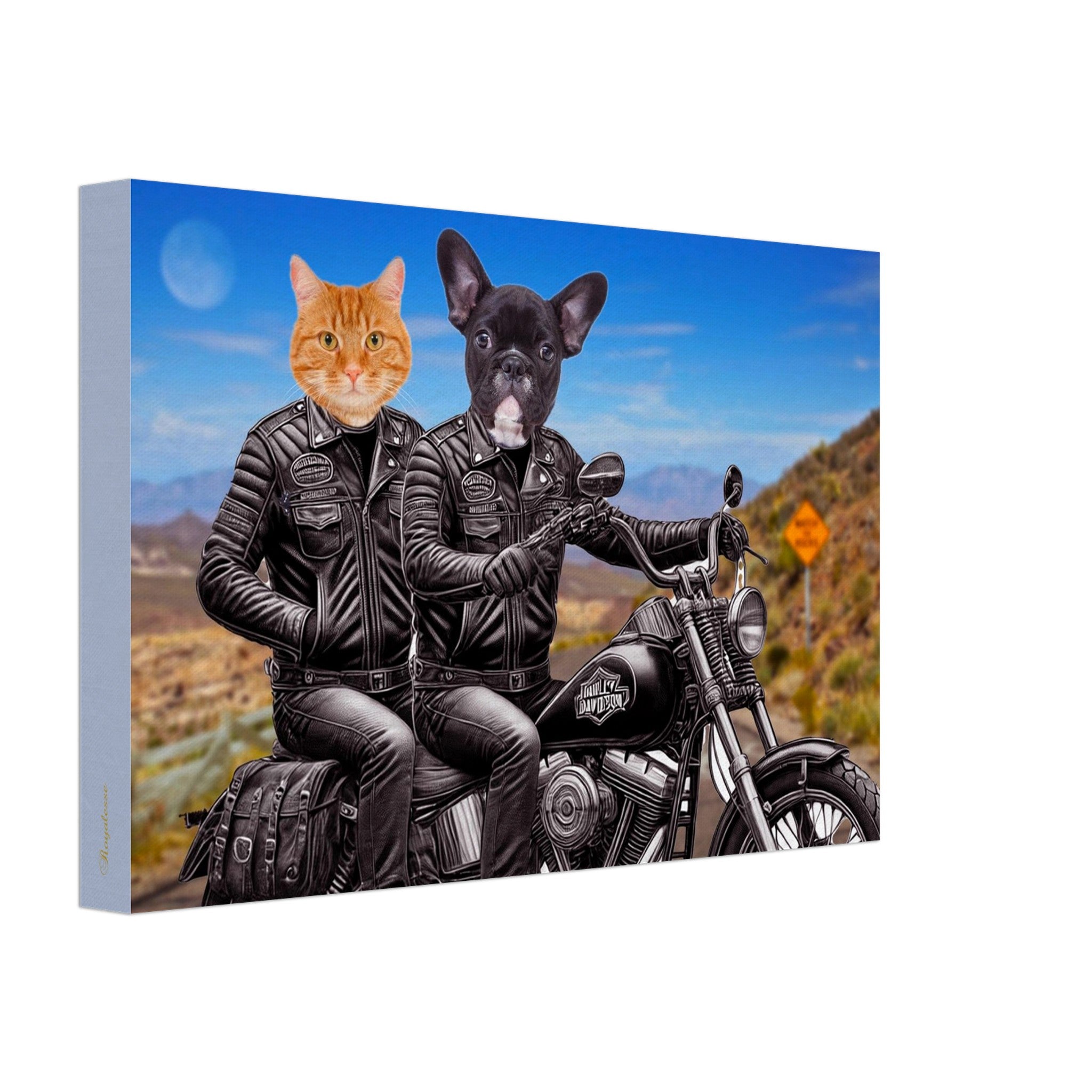 Toile murale illustrée : chat roux et bouledogue français anthropomorphes en vestes de cuir noirs sur une moto Harley-Davidson roulant sur une route désertique.