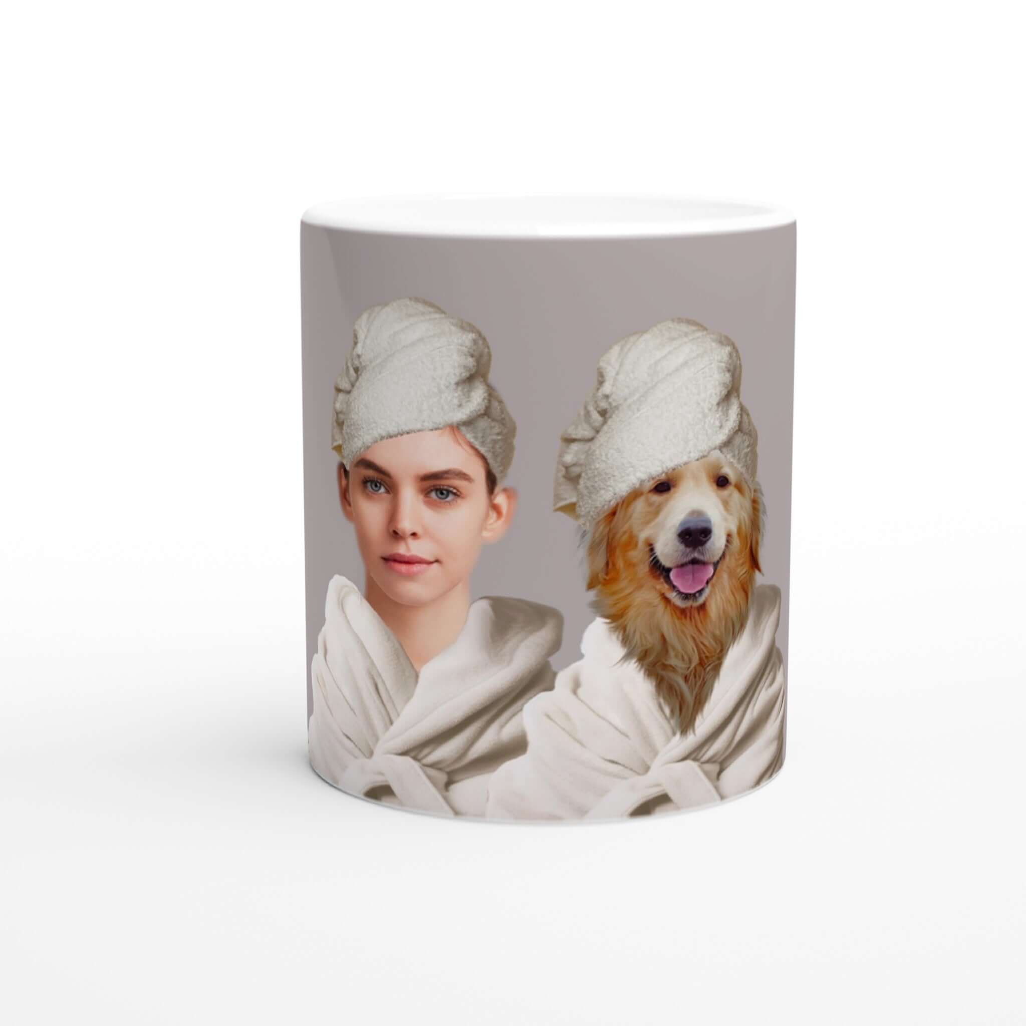 Mug en céramique personnalisé avec portrait de chien en costume, élégant et imprimé en France. Papier FSC, moment café stylé.