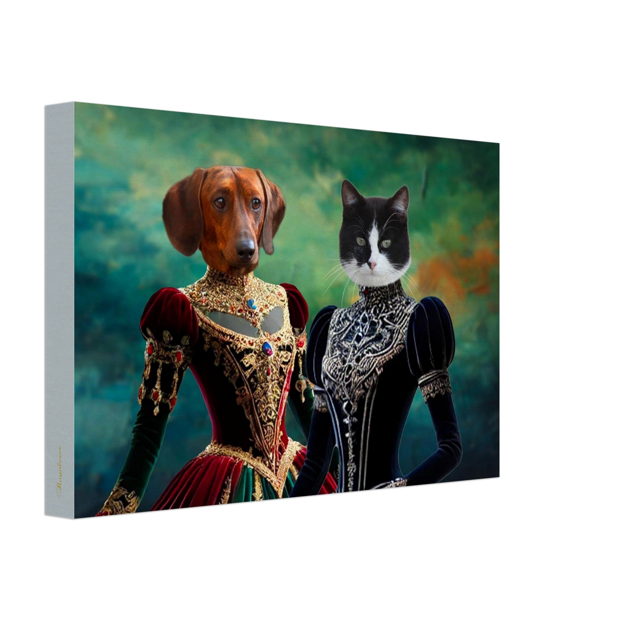 Portrait numérique de deux animaux anthropomorphes sur fond vert : un teckel brun en robe baroque rouge et verte richement brodée de bijoux, aux manches bouffantes, et un chat noir et blanc en robe noire ornée de broderies argentées.