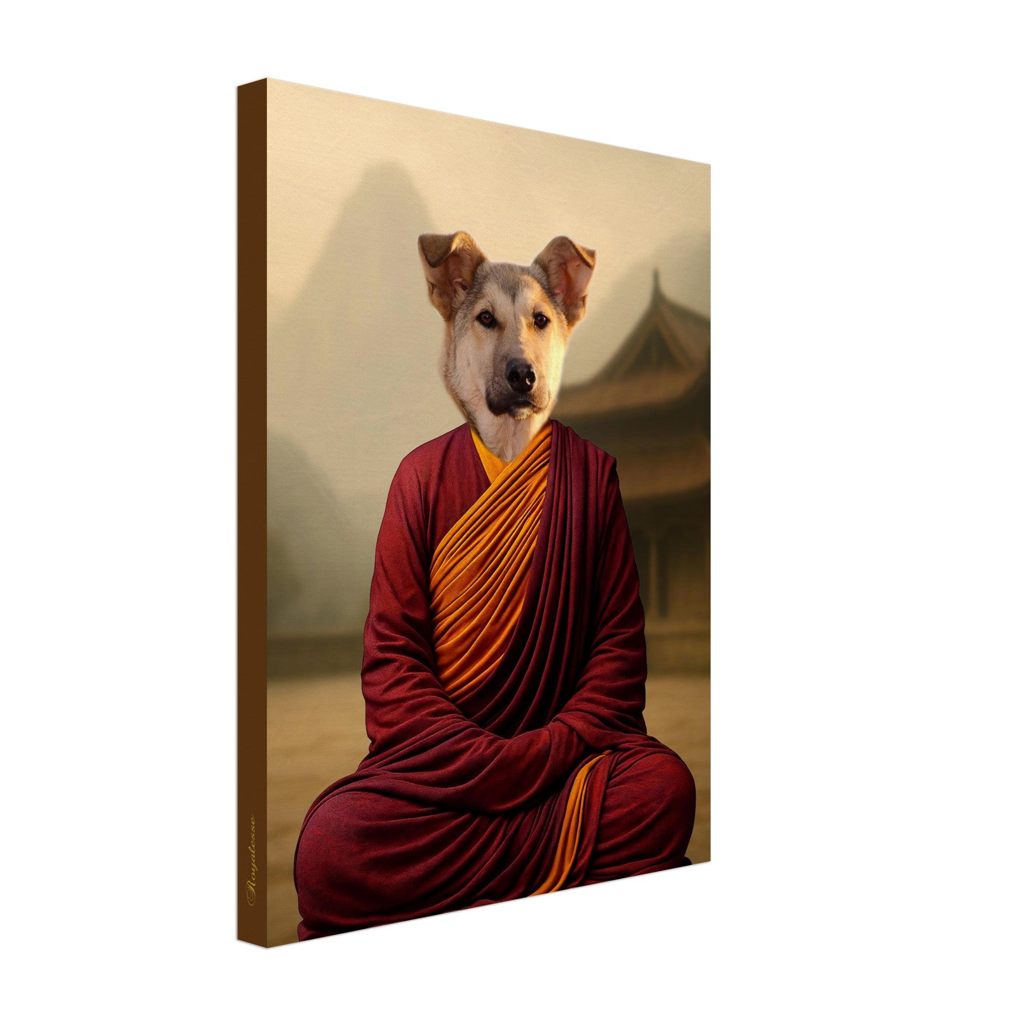 Tableau mural représentant un chien assis en posture du lotus, vêtu d’une robe de moine bouddhiste rouge et jaune devant un temple asiatique flou.