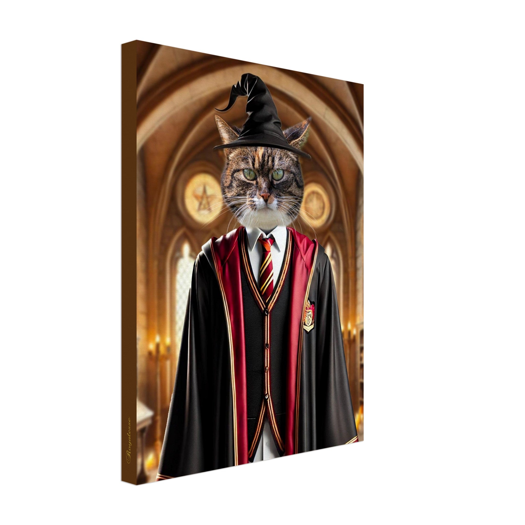 Illustration sur toile d’un chat costumé en sorcier Gryffondor, portant robe noire à liserés rouges, cravate rayée et chapeau pointu, devant un hall de château aux vitraux anciens