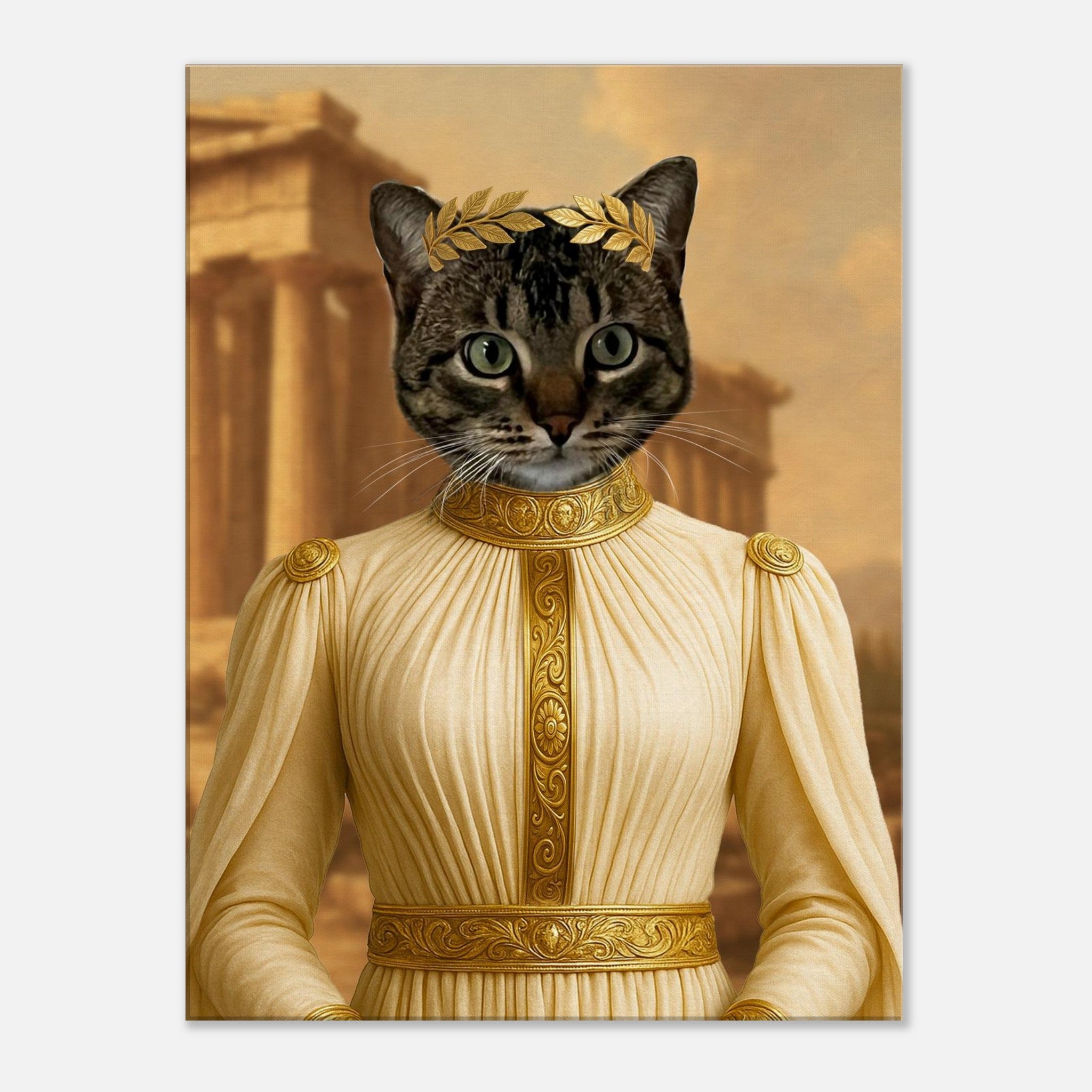 Portrait anthropomorphe d’une chatte au visage réaliste, coiffée d’une couronne de laurier dorée et vêtue d’une robe blanche plissée à ornements or, devant un temple grec antique.