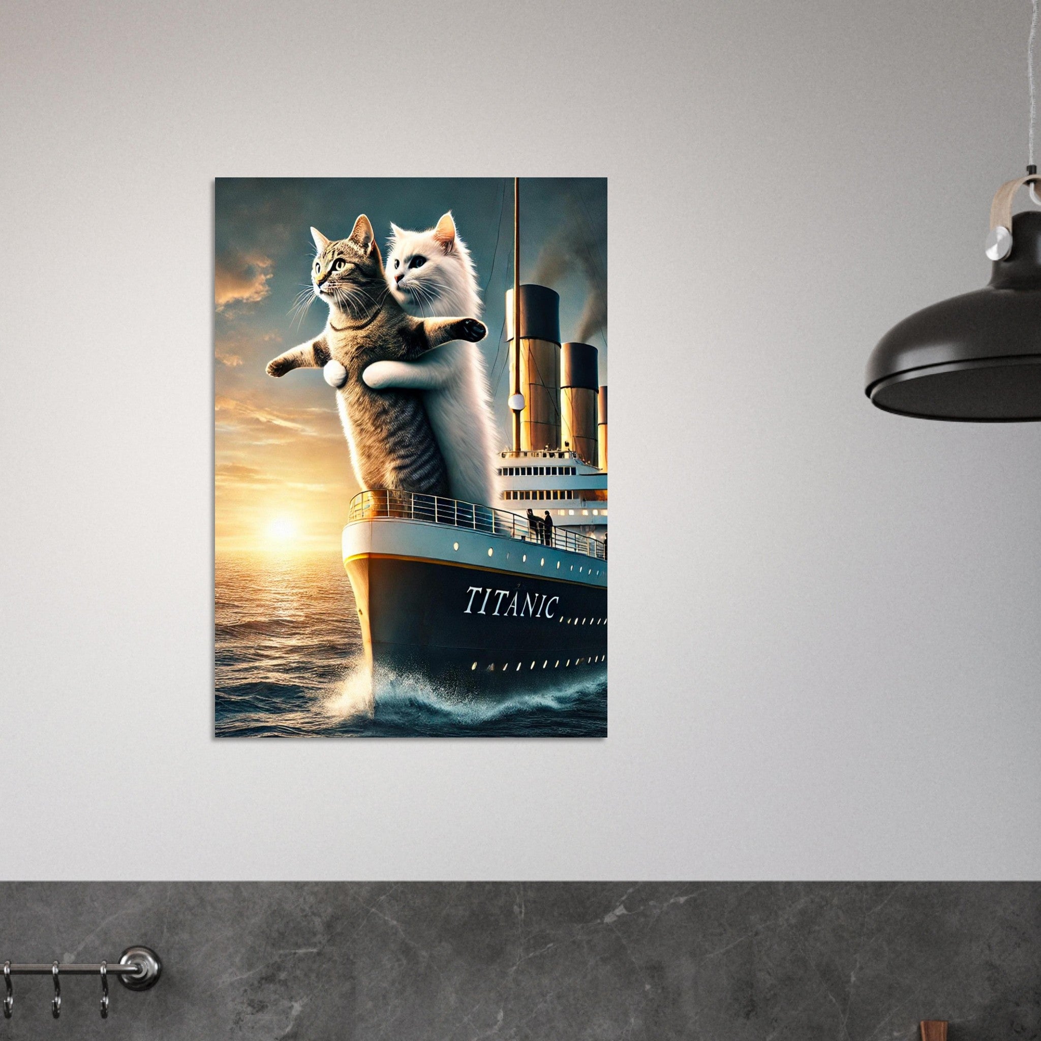 Affiche murale humoristique de deux chats (un chat blanc et un chat tigré) mimant la scène du film Titanic sur la proue du paquebot au coucher du soleil.