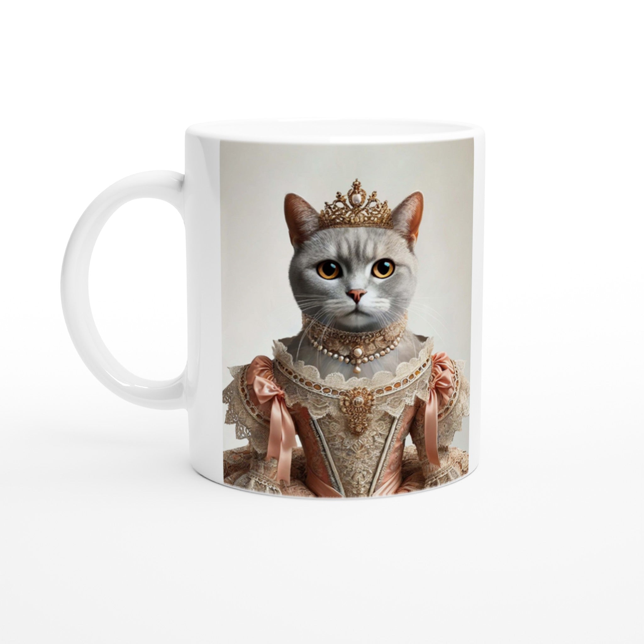 Mug en céramique avec portrait de chat en costume royal, imprimé en France sur papier FSC, design élégant.