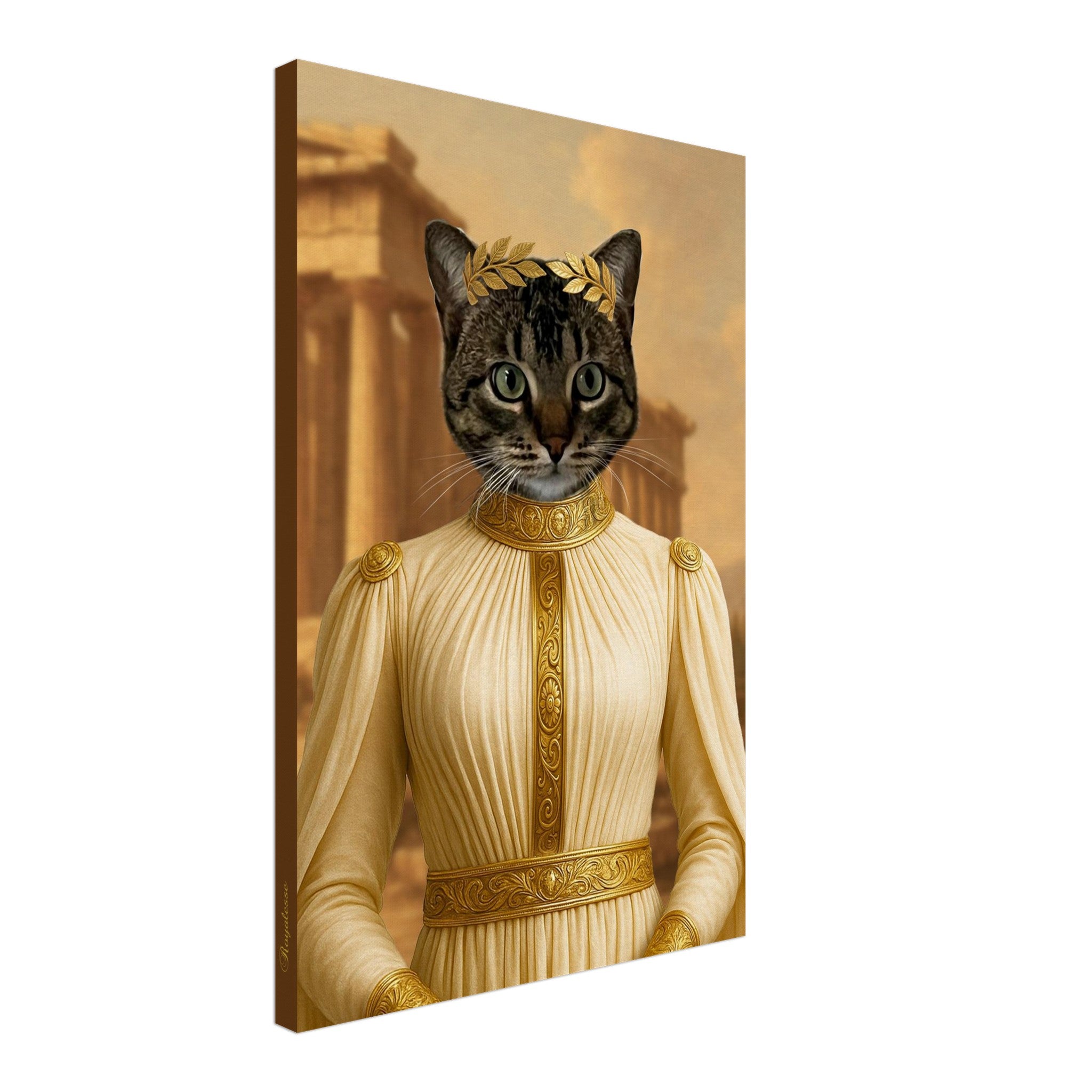 Portrait sur toile d’un chat anthropomorphique coiffé d’une couronne de laurier, vêtu d’une robe plissée dorée ornée de motifs gravés, devant les colonnes d’un temple antique.