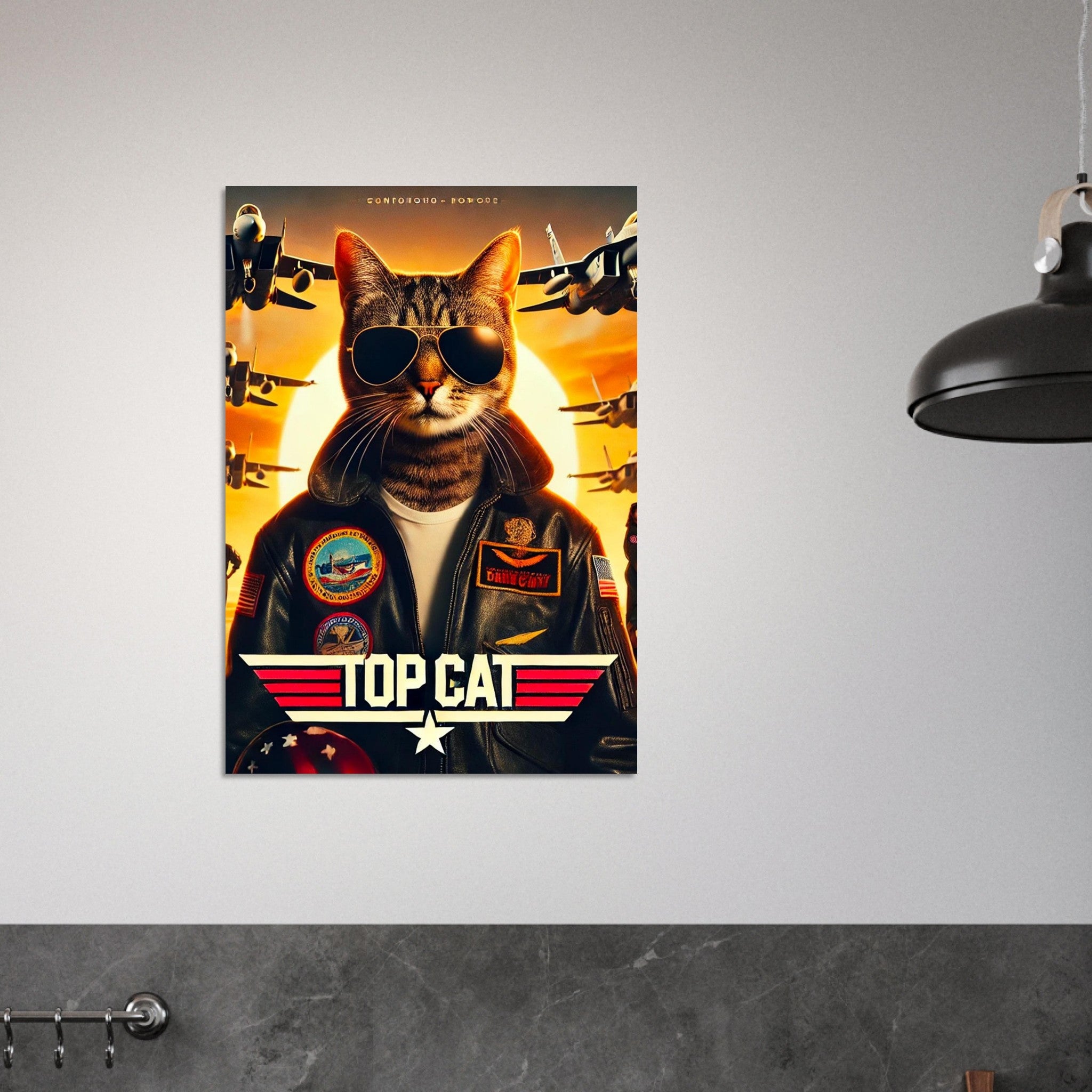 Affiche « Top Cat » montrant un chat pilote en blouson de cuir et lunettes aviateur, entouré d’avions de chasse sur un fond de coucher de soleil orangé.