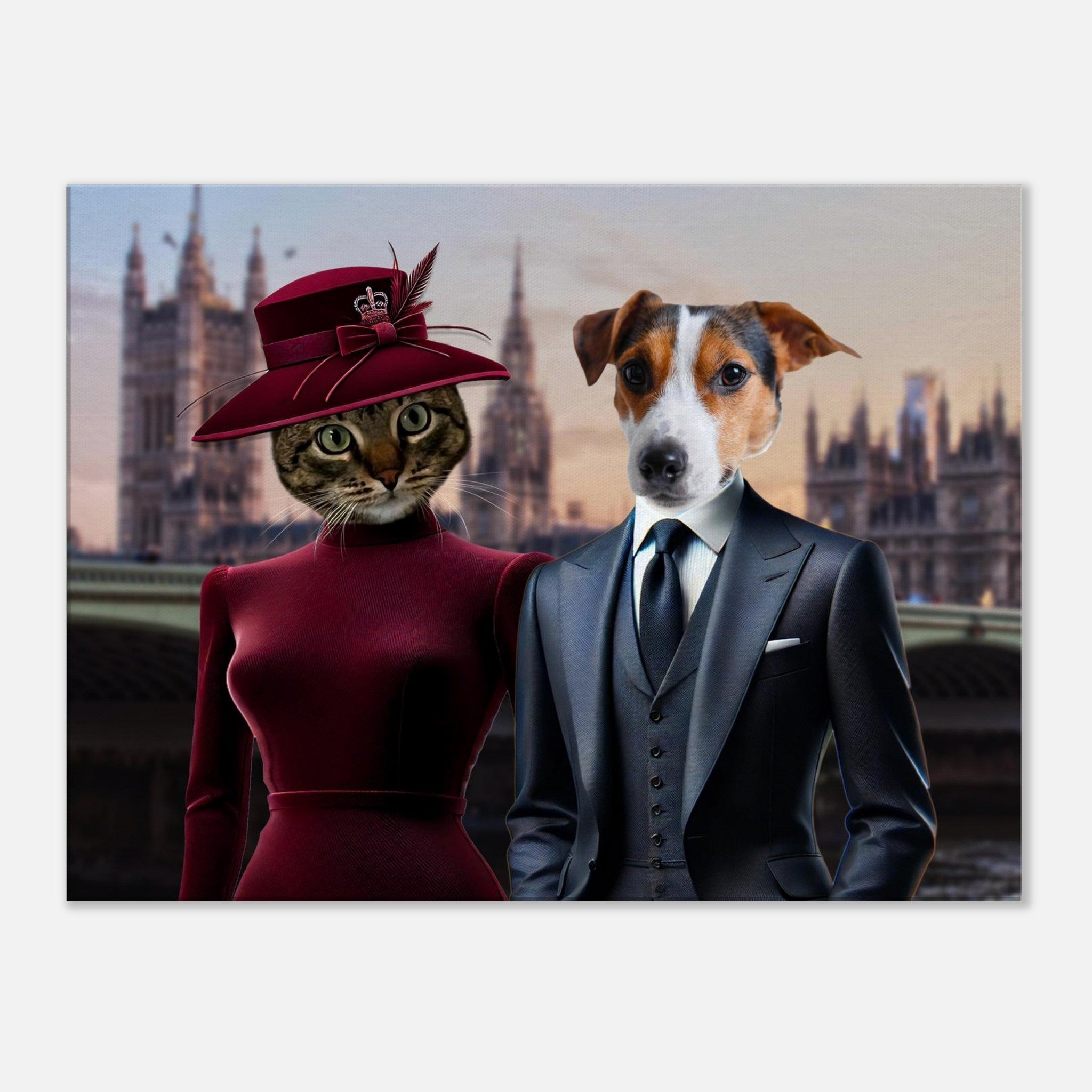 Portrait humoristique d’un chat élégant en robe bordeaux et chapeau à plumes aux côtés d’un chien en costume trois-pièces devant le palais de Westminster à Londres.