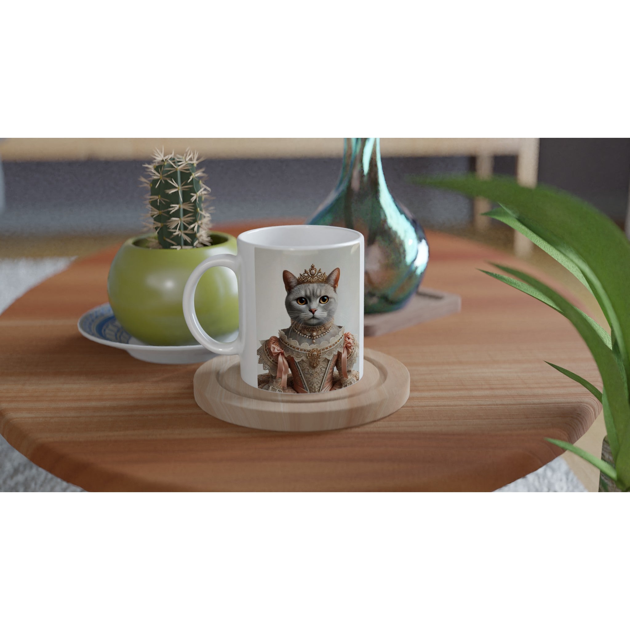 Mug en céramique imprimé en France avec portrait d’animal en costume, papier FSC, sur une table en bois avec plantes décoratives.