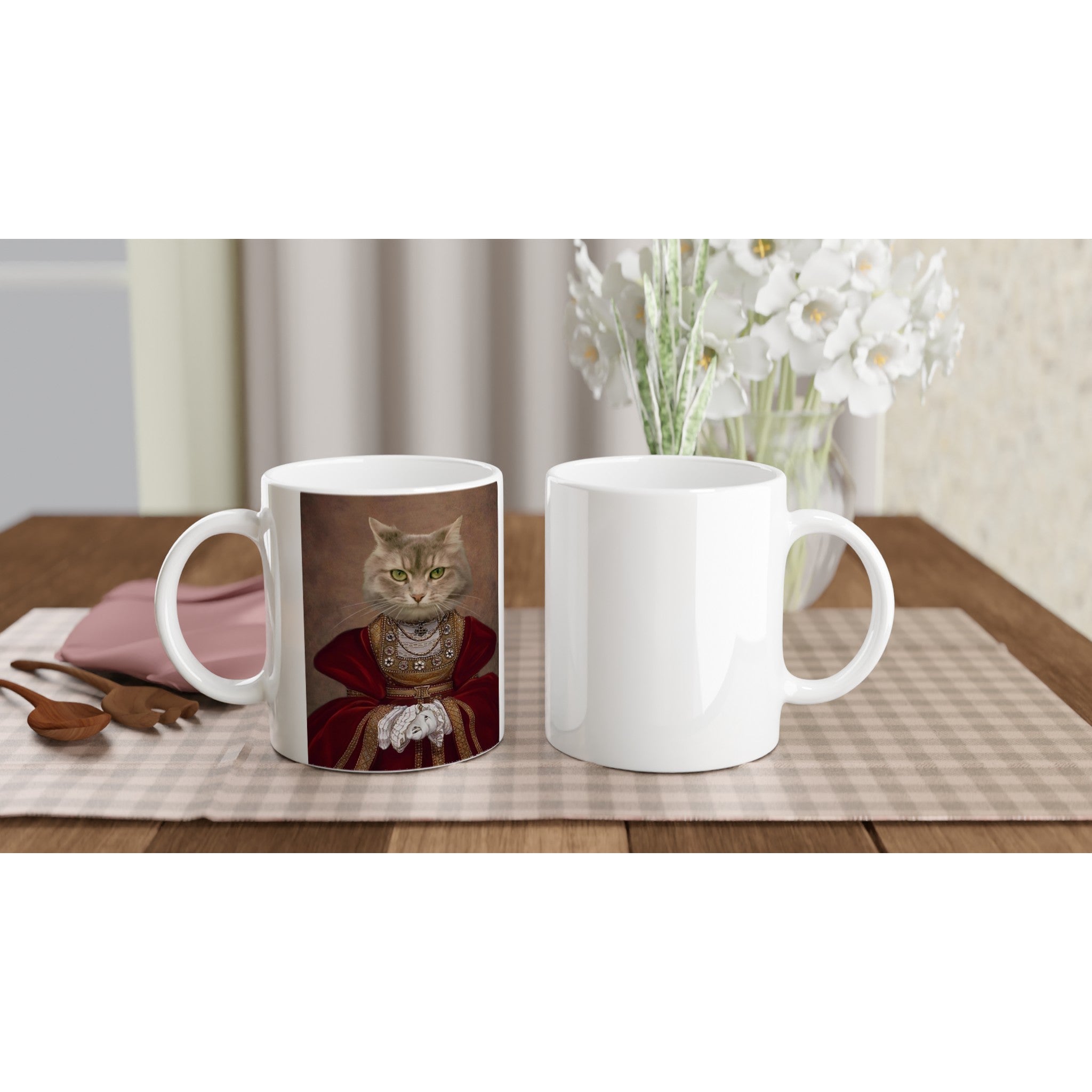 Mug en céramique blanc avec portrait de chat en costume royal, imprimé en France, conçu sur papier FSC, sur une table élégante.