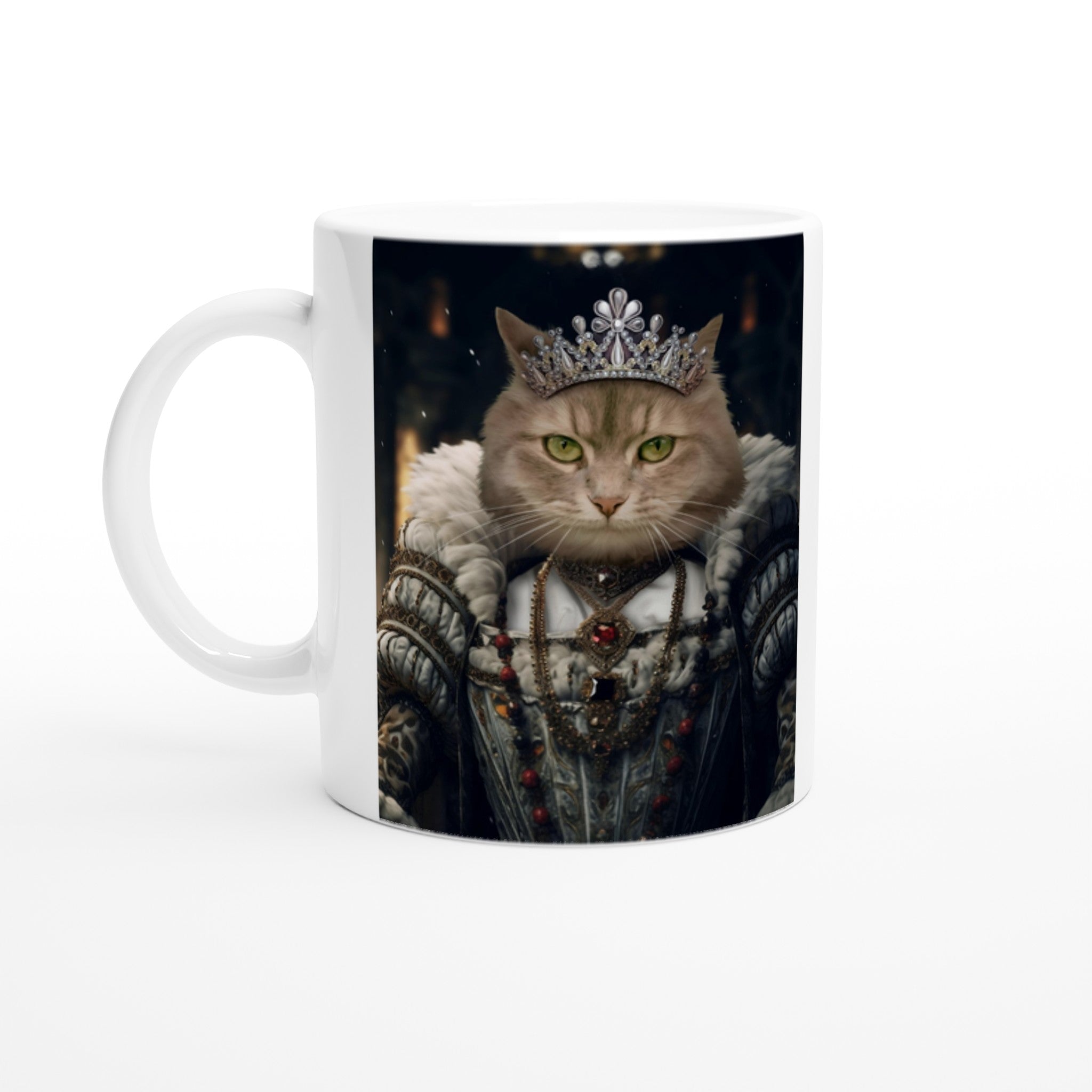 Mug personnalisé avec portrait de chat en costume royal, imprimé en France, papier FSC, pour une pause café élégante.